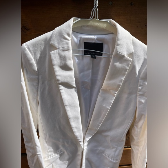 BANANA REPUBLIC Pique blazer in white. Size 4 Tall. EUC. - Picture 5 of 14